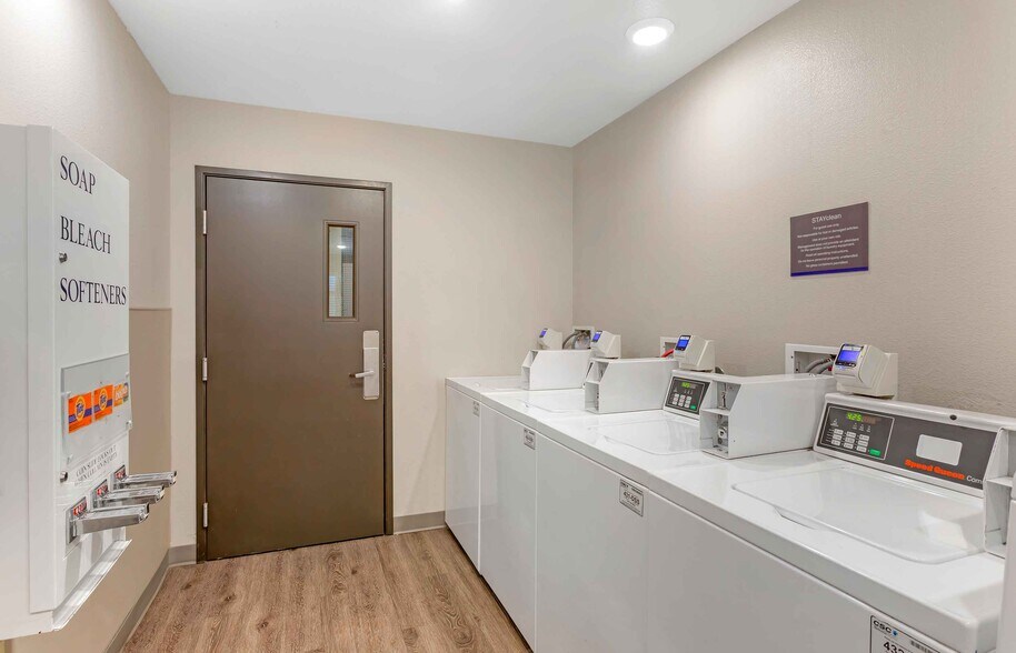 Building Photo - Furnished Studio-Las Cruces