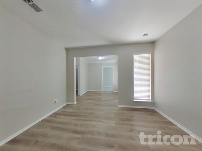 Building Photo - 6511 Grey Oaks Dr