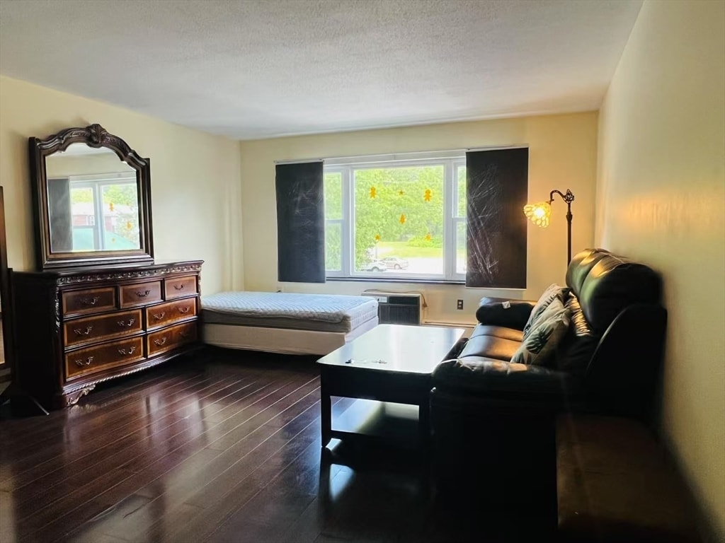 Building Photo - B5 Colonial Dr