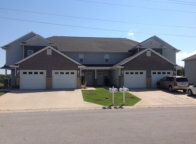 Primary Photo - 125-131 Andrews Dr
