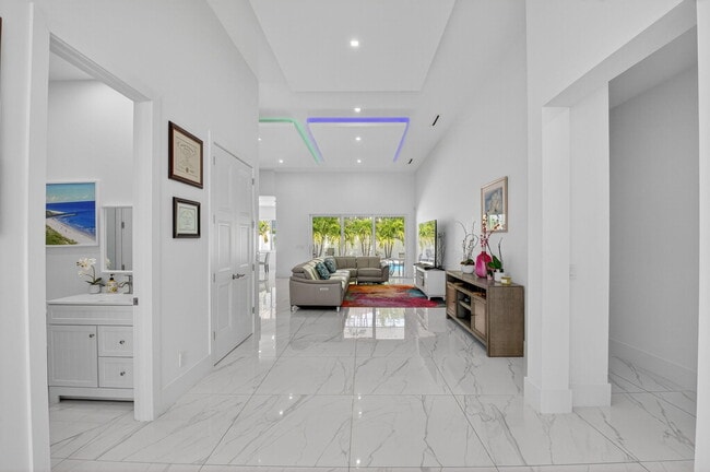 Building Photo - 711 NE 6th St