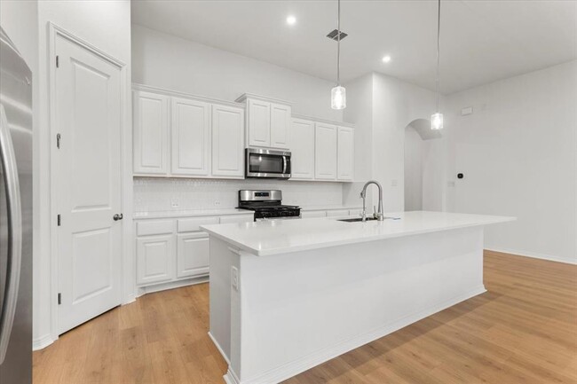 Building Photo - 216 Hollister Dr