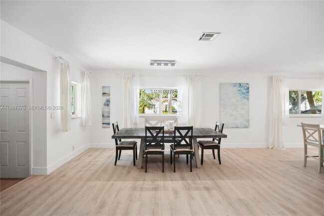 Building Photo - 1070 Tyler St