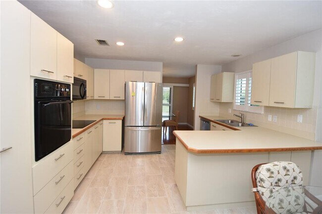 Building Photo - 26 Landings Ln