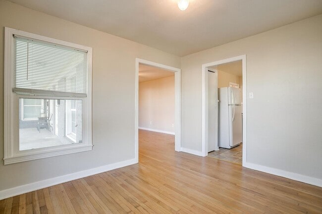 Building Photo - One Side of Great Duplex Near TCU- 1 Bed, ...