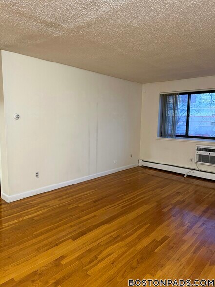 Building Photo - 122 Dustin St