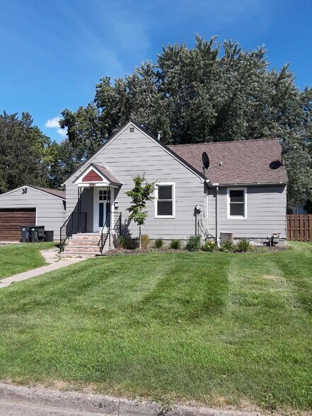 Building Photo - 376 S Pierson Ave