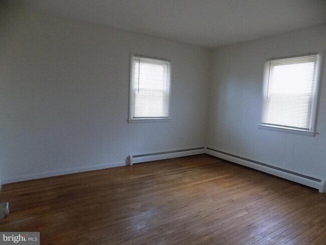 Building Photo - 3168 Middle Creek Rd