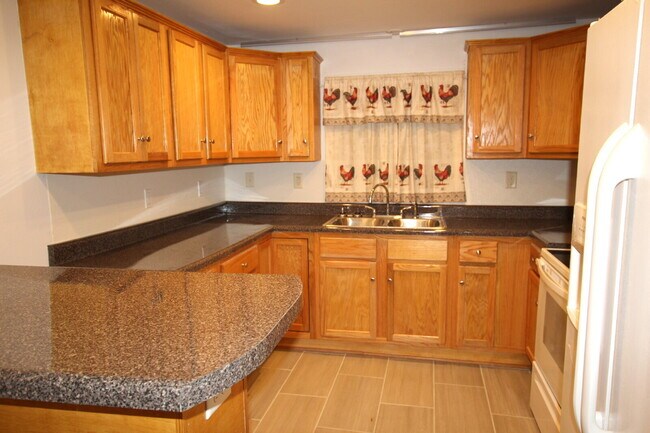 Building Photo - 2BR Home Near UWF, Davis Hwy & 9 Mile Rd –...