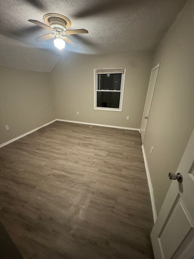 Building Photo - 3 bed 1 bath house for rent - akron