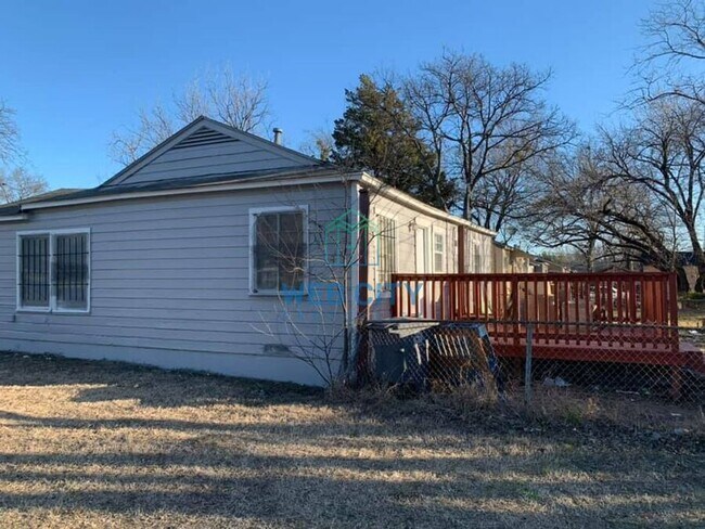 Building Photo - 2702 Wilhurt Ave