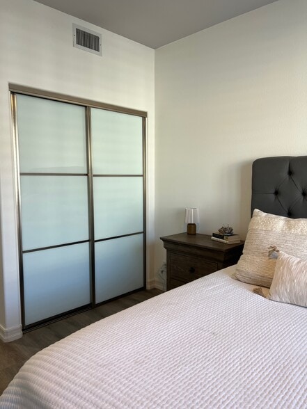 Building Photo - 19457 Surfset Dr