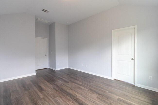 Building Photo - 1411 Elbe St