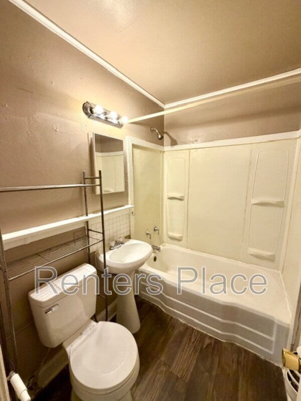 Building Photo - 957 E 37th Pl