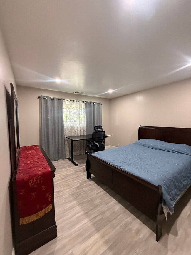 Building Photo - 55+ Community in Bay Village!