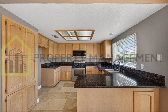 Building Photo - Spacious 3-Bedroom, 3-Bath Home Available