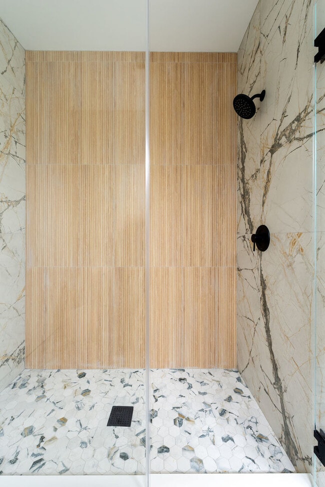 Building Photo - 4536 S Prairie Ave