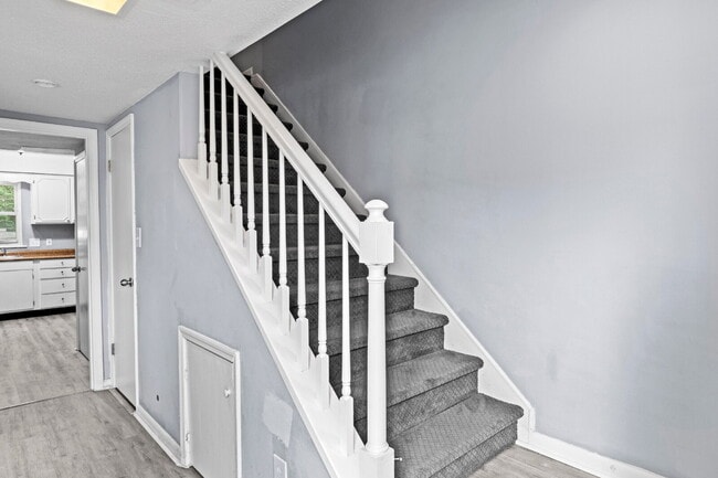 Building Photo - "Charming 2-Bed Condo in Greensboro with Spacious Layout, community clubhouse and POOL!"