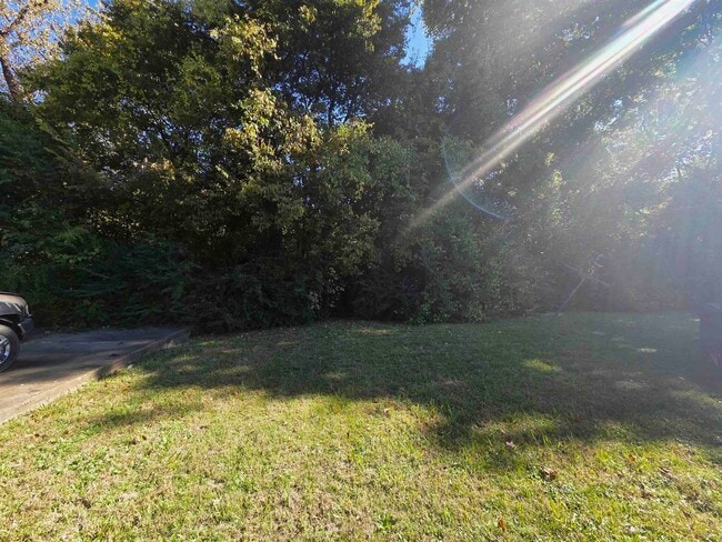 Building Photo - 802 N Dunlap St