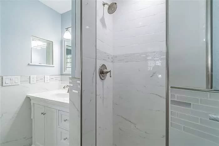 Building Photo - 2002 N St Vincent St