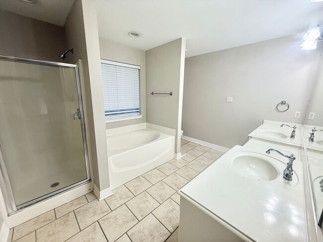 Building Photo - 4 bedroom near South Tyler!