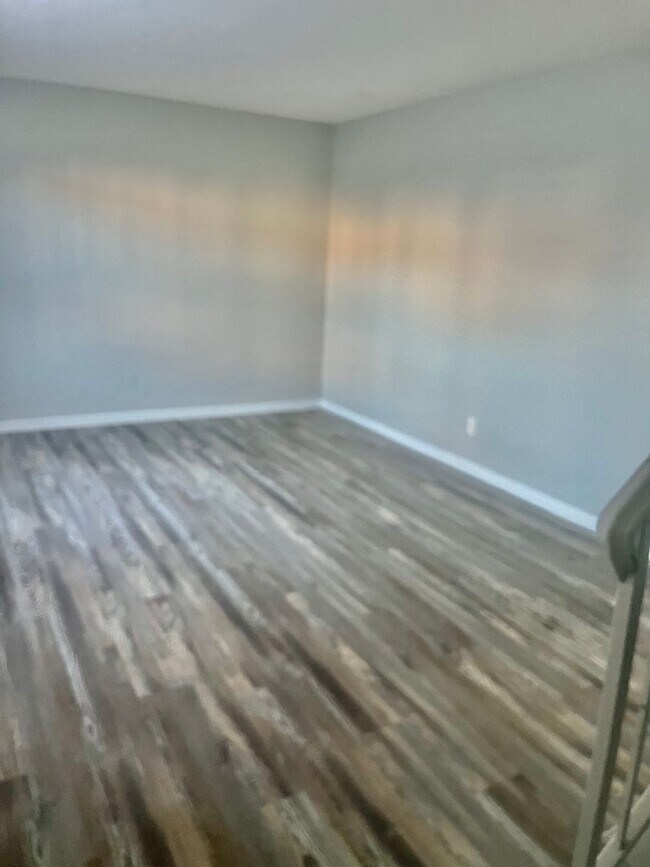 Building Photo - 3 Bedroom Townhouse Fredericksburg/Spotsylvania County