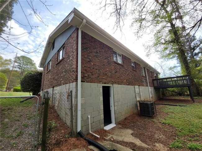 Building Photo - 2879 Port Royal Ln