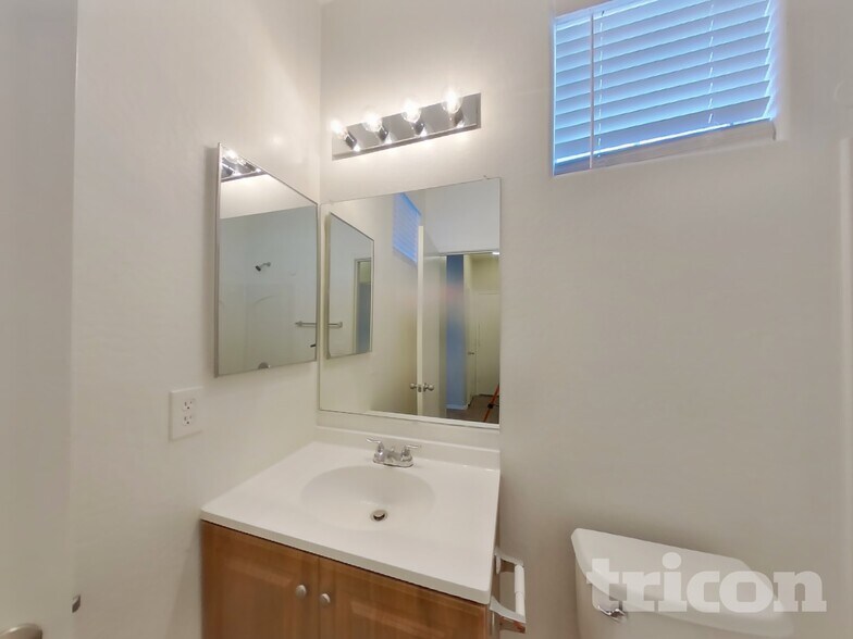 Building Photo - 3812 S 54th Glen