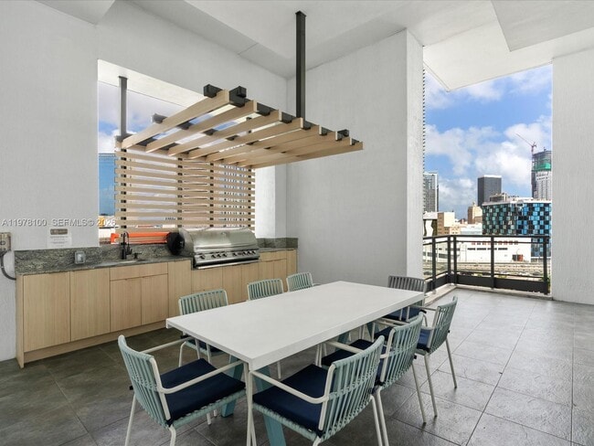 Building Photo - 90 SW 3rd St