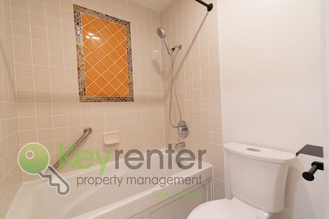 Building Photo - Walking distance to Fashion Vally Mall |2 minute drive to both North and South 163, as well as I-8