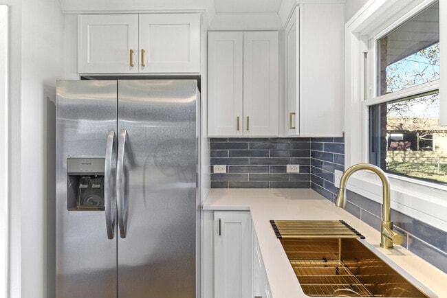 Building Photo - 8409 Newland Ave