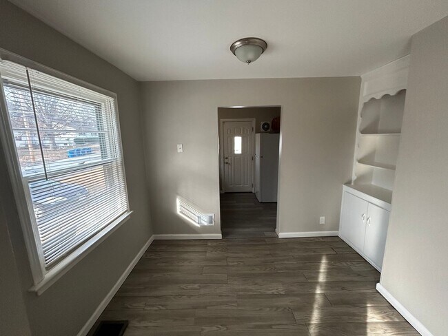 Building Photo - Comfort & Convenience on Cloverdale - Section 8 Friendly!