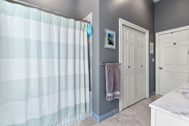 Building Photo - 67 Gates St