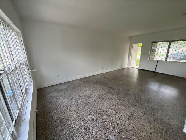 Building Photo - 661 NE 138th St