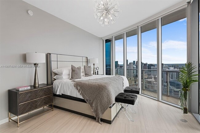 Building Photo - 851 NE 1st Ave