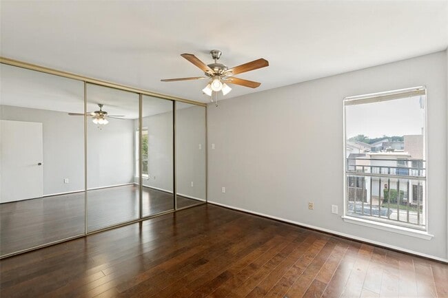 Building Photo - 6910 Hart Ln