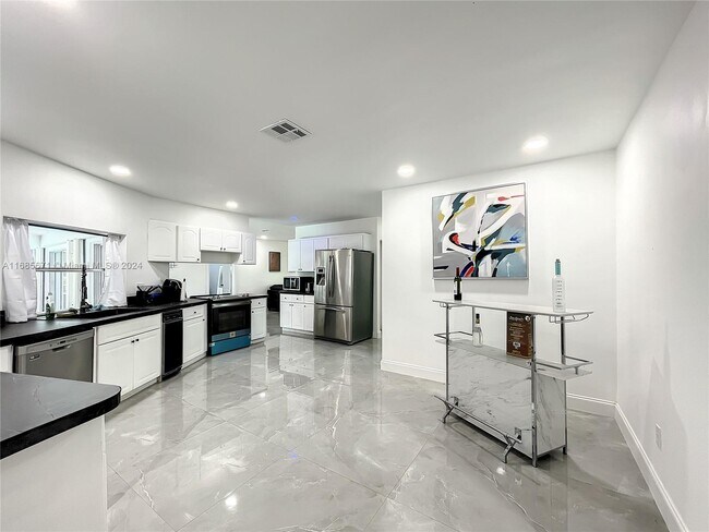 Building Photo - 1751 SW 30th Pl