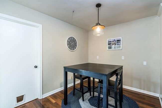 Building Photo - 9127 Highcrest Dr