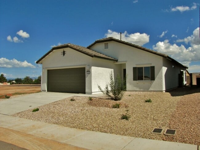 Building Photo - 3BR/2BA/2CG, 1423 sq.ft. rental in the Holiday subdivision, Sierra Vista, AZ
