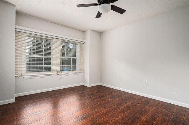 Building Photo - 32726 Riverwood Dr