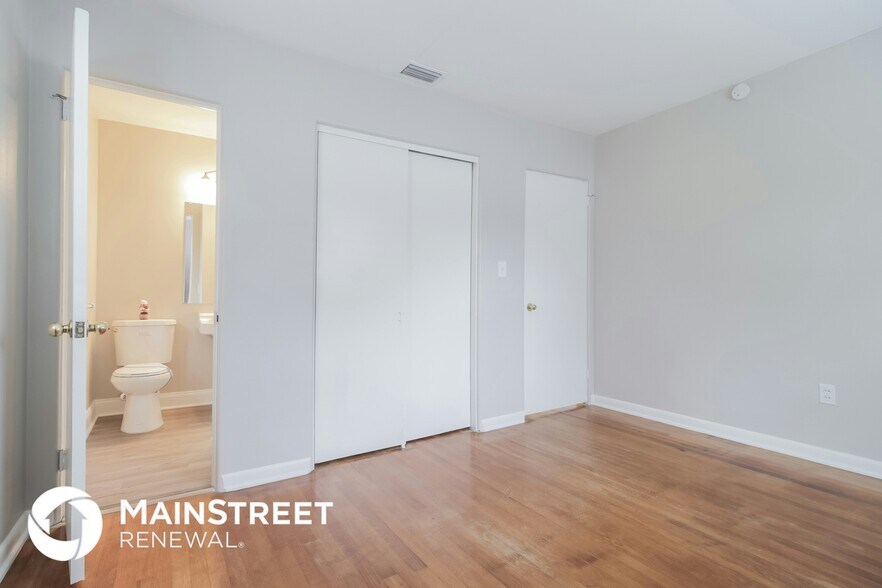 Building Photo - 4304 Kildaire Ave