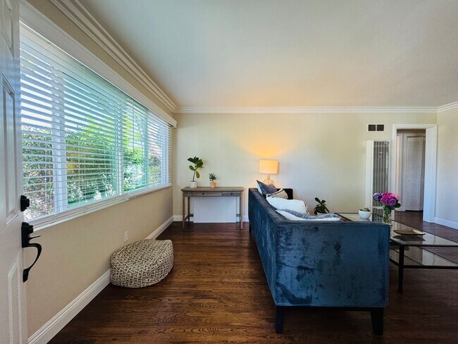 Building Photo - 4 BED / 2 BATH NEAR SDSU w/ LARGE BACKYARD...