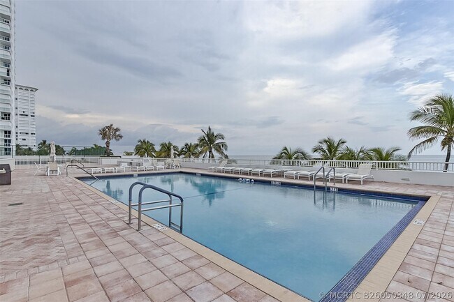 Building Photo - 1370 S Ocean Blvd