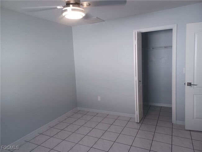 Building Photo - 4416 SW 24th Ave