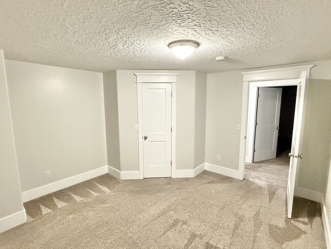 Building Photo - 1729 Colchester Ct