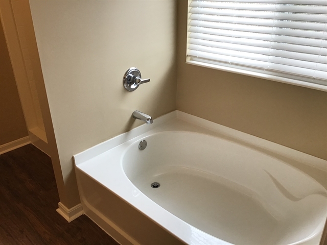 Building Photo - 5557 Windsor Ct