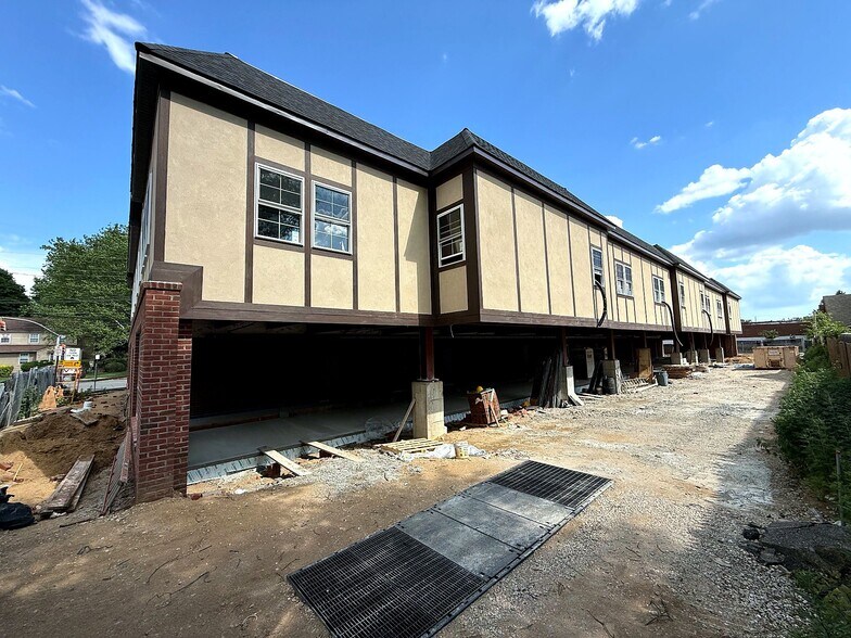 Building Photo - 41 Covert Ave