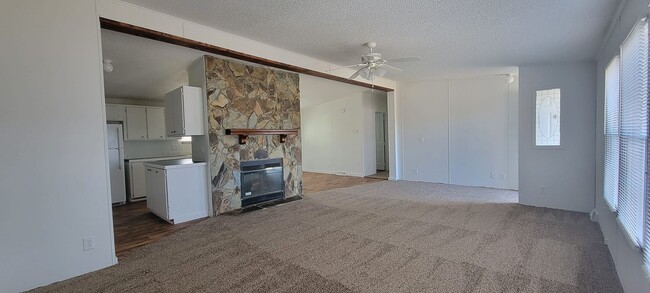 Building Photo - Ready to move in!