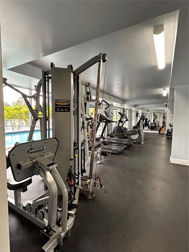 Building Photo - 1720 NW N River Dr