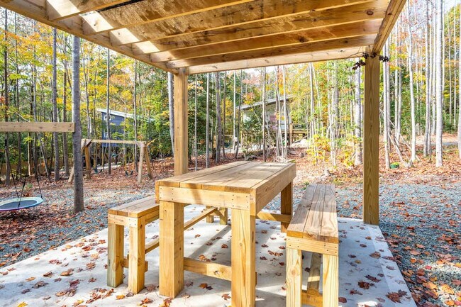 Building Photo - 288 Stone Wall Rd